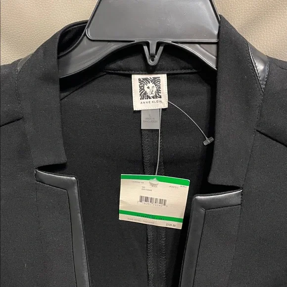 Anne Klein Black Blazer with beautiful princess collar & leather look trim. - Picture 5 of 10